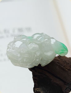 納福招財(cái)緬甸老坑a貨冰糯種翡翠貔貅掛件圖