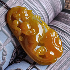 紅塵輾轉(zhuǎn)緬甸天然糯種A貨翡翠玉龍掛件